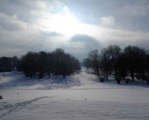 Der Zinzower Schlosspark im Winter - Blick vom Gutshaus